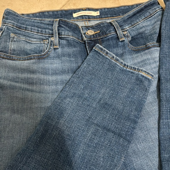 High Rise Skinny - Picture 3 of 4